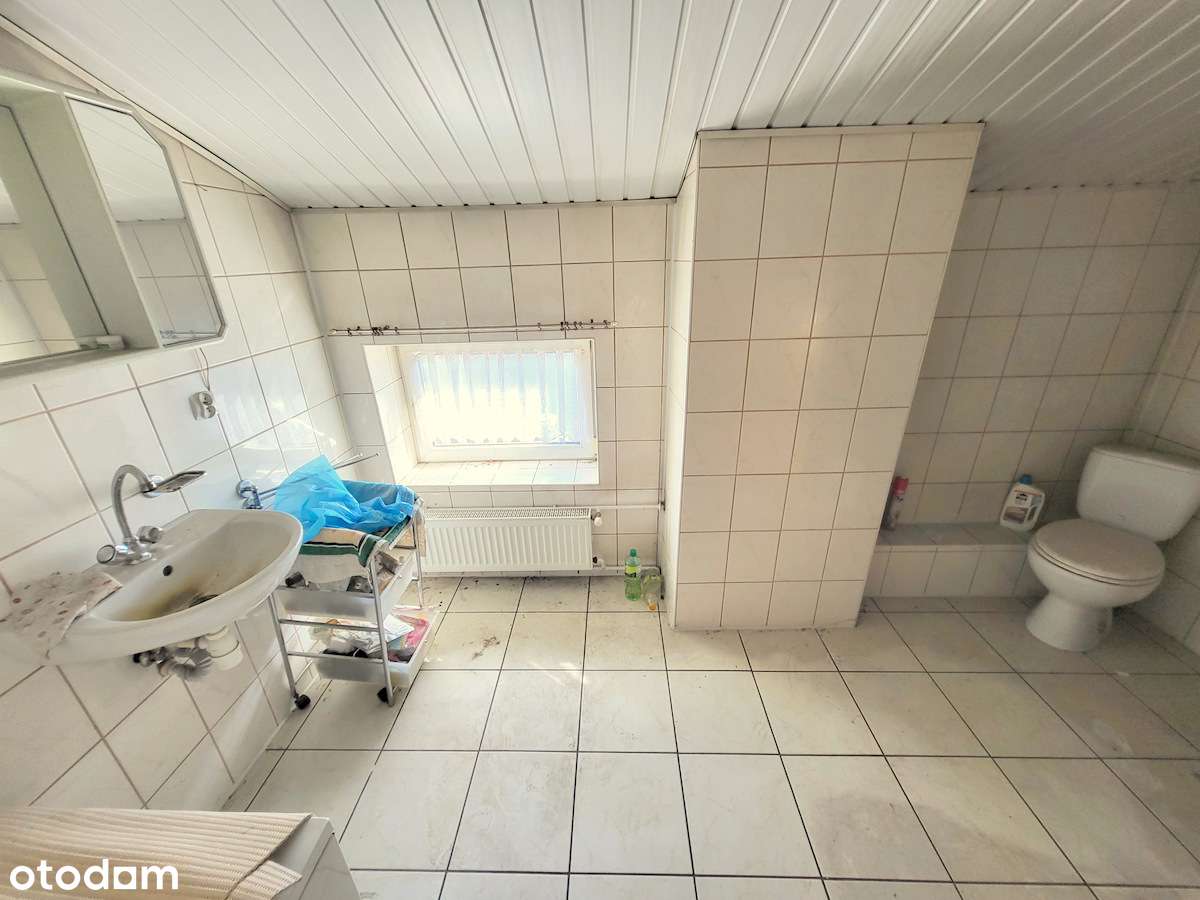 Dom w spokojnej okolicy-12