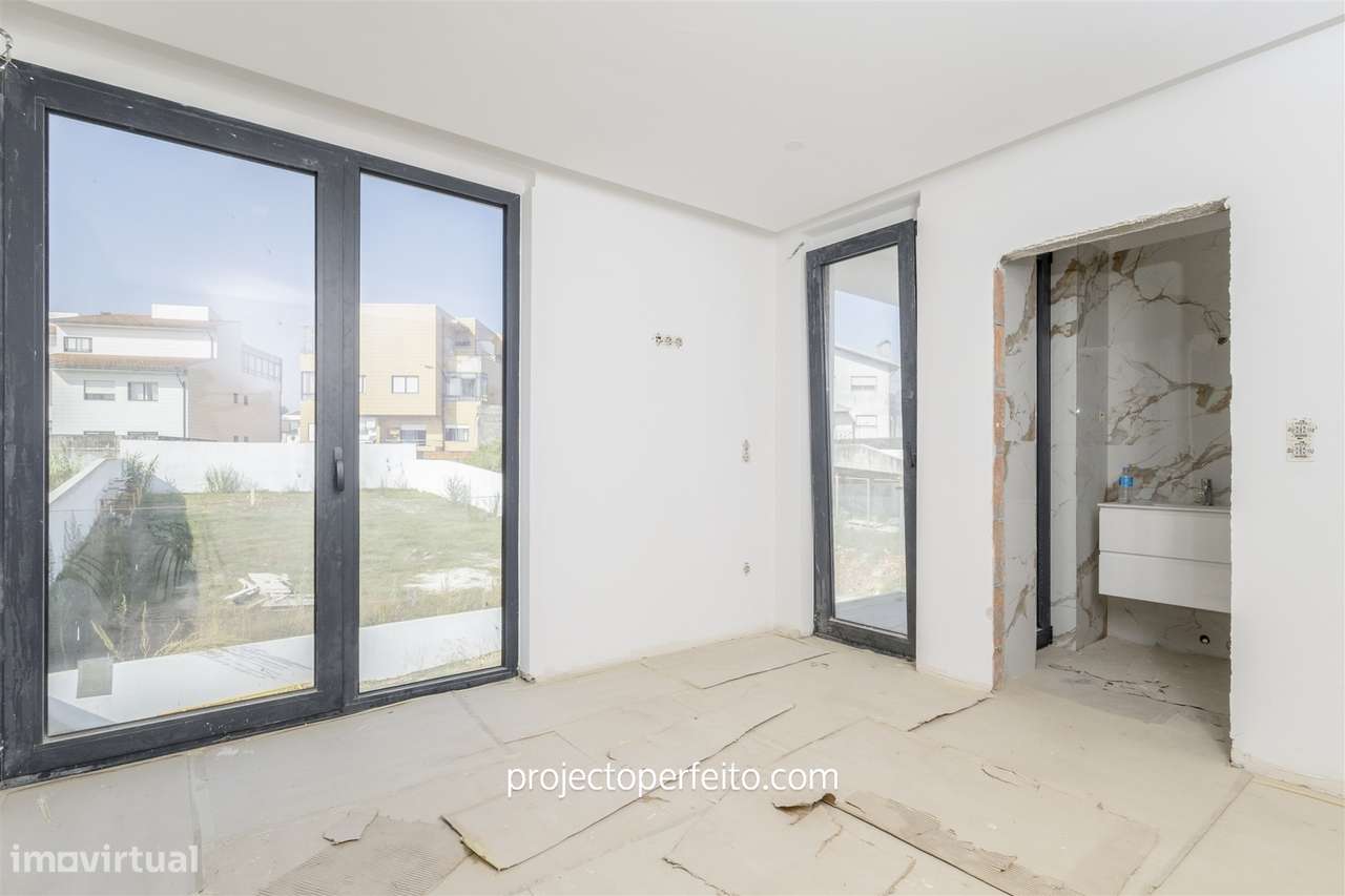 Moradia Geminada T3+1 Venda em São Félix da Marinha,Vila Nova de Gaia-10