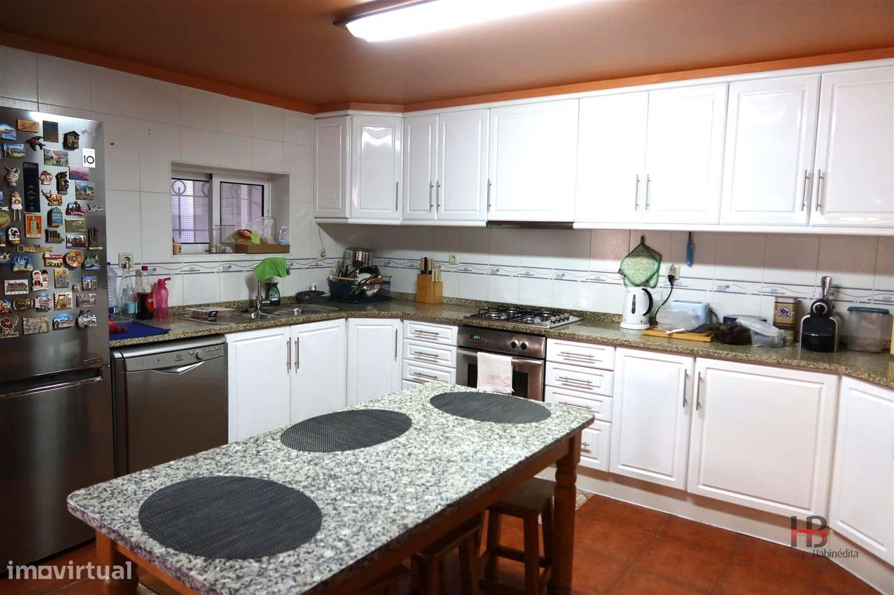 Oportunidade Única: Moradia T3 no Centro de Gondomar-30