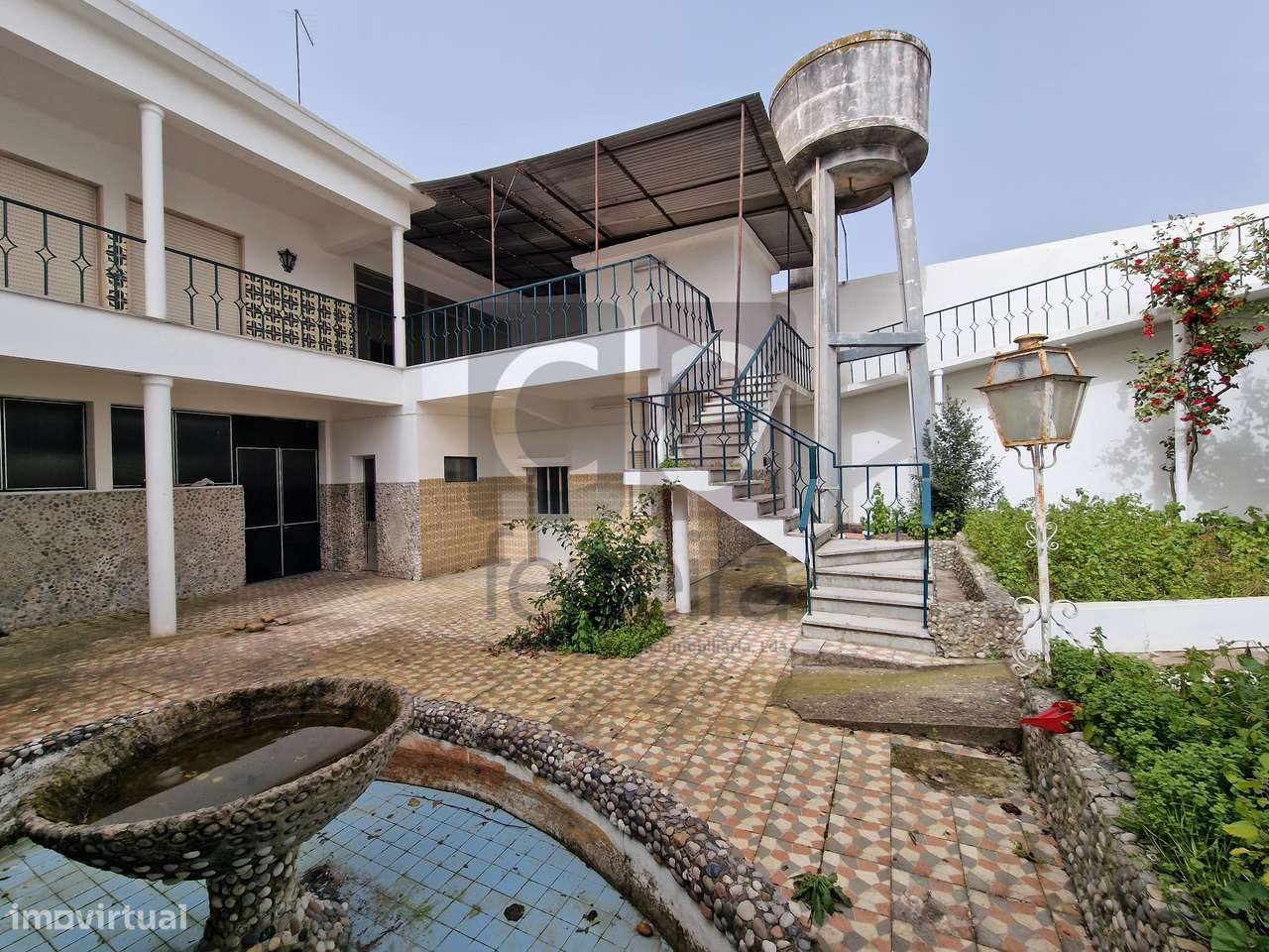 Moradia T4+2 em Almeirim com garagem e quintal-40