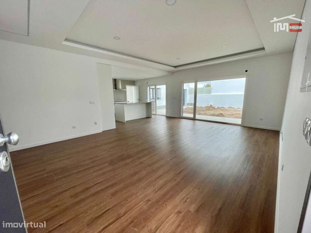 Moradia Térrea T3+1 com Áreas Amplas em Fernão Ferro | Terreno 380...-8