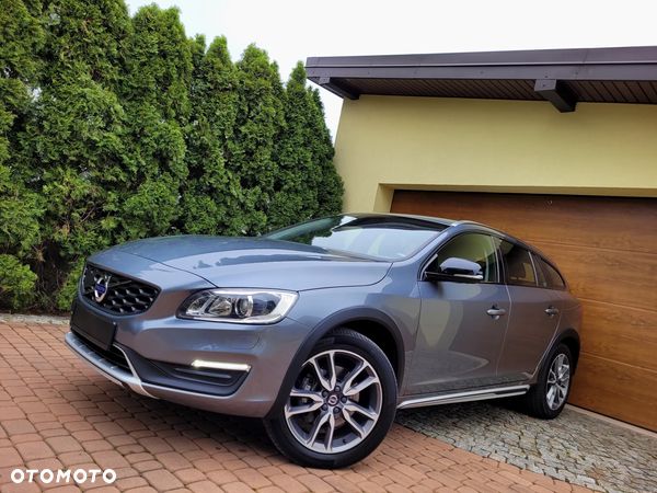 Volvo V60 Cross Country D4 Drive-E Momentum - 1