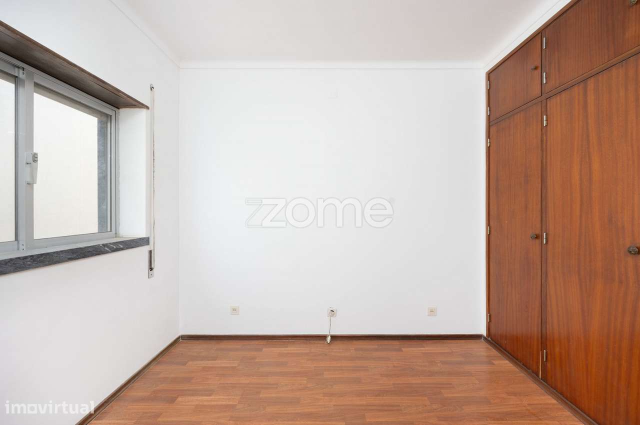 Apartamento T2 no Centro de Porto de Mós-11