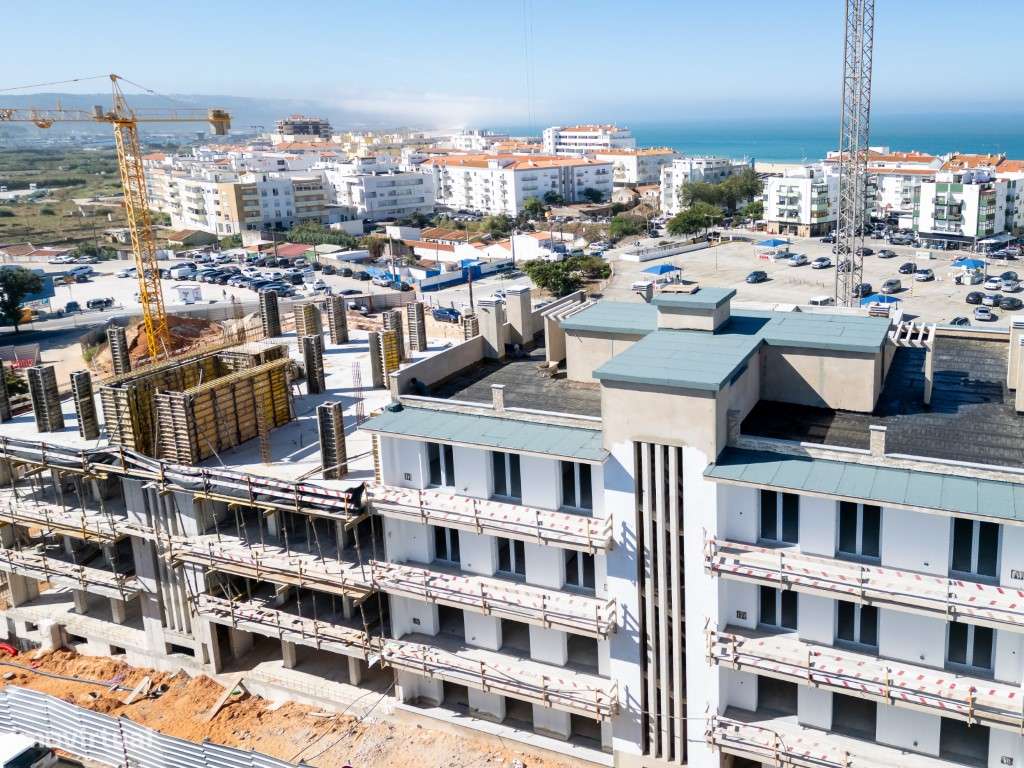 Apartamento T3 junto ao mercado- 200 mts da praia-18