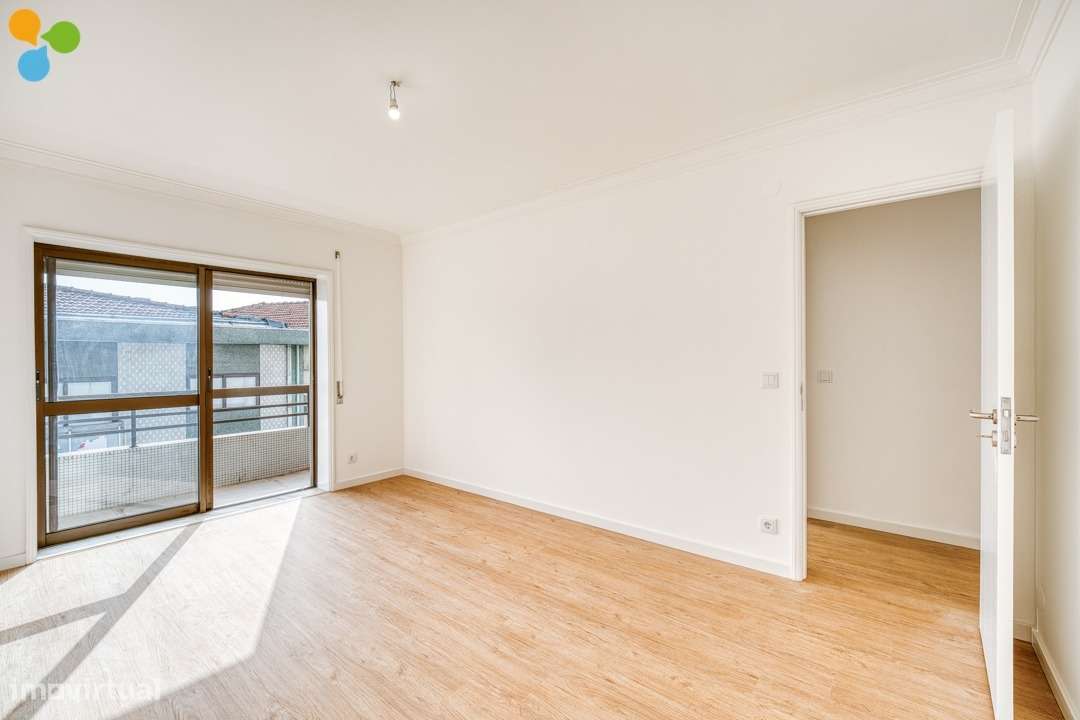 T2+1 Renovado com Varandas e Lugar de Garagem | Próximo da Rotunda da-18