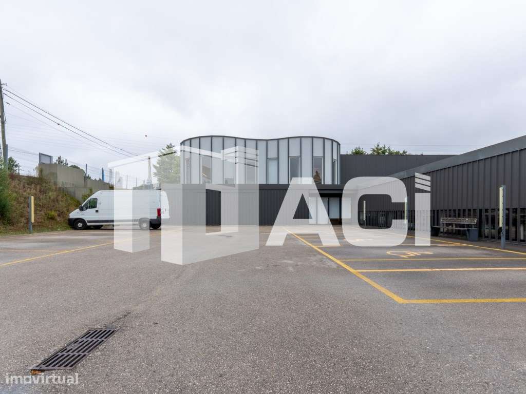 Armazém e Espaço Industrial de Excelência - 3 Pisos | Terreno de 5....-34