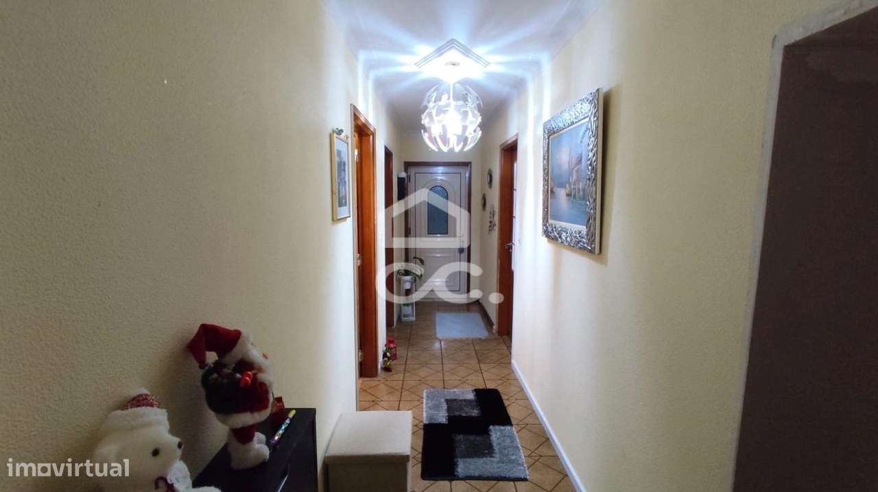 Moradia em Gaveto com Dupla Possibilidade: Habitação + Investimento em - Grande imagem: 4/28