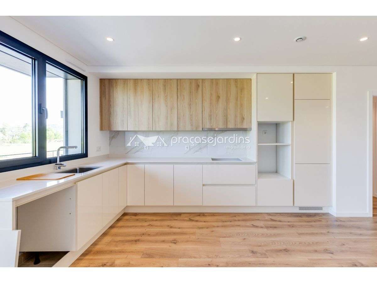 Apartamento T3 Moderno com Excelentes Acabamentos-3