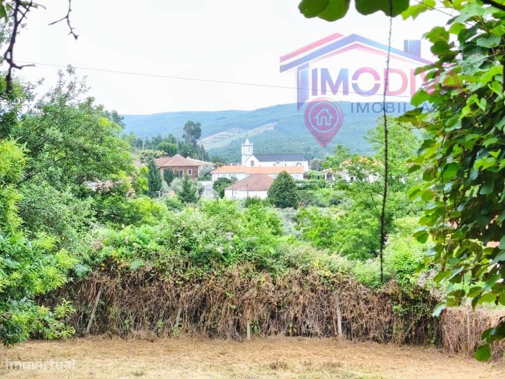 Moradia com terreno em Castanheira de Pera-17