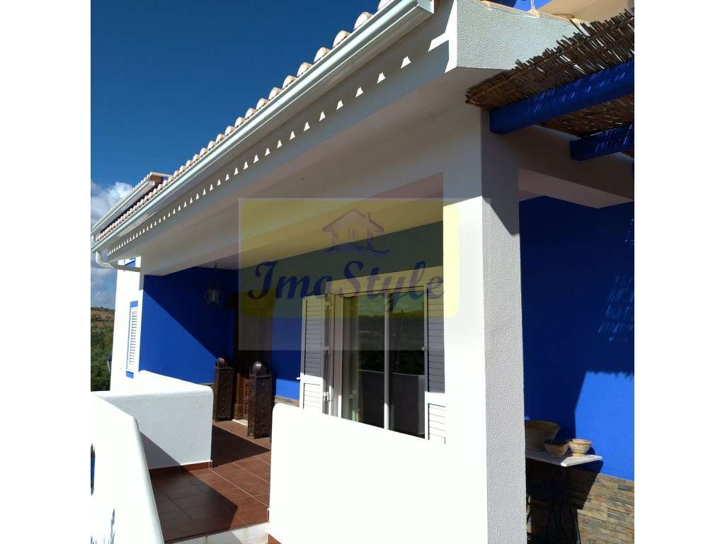 Moradia isolada com cave e apartamento independente em Castro Marim-16