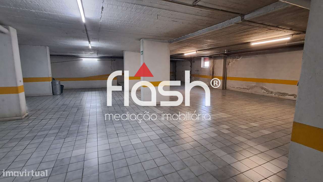 Apartamento T2 c/ parqueamento em Mem Martins-23