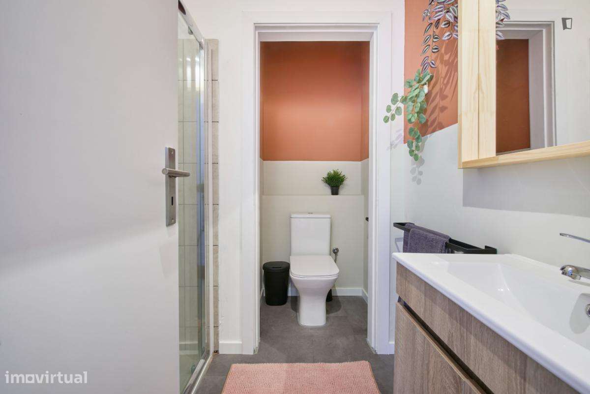 Quarto - localizado em Marquês de Pombal Lisbon - Grande imagem: 2/55