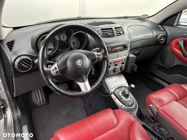 Alfa Romeo GT 2.0 JTS Selespeed Distinctive - 21