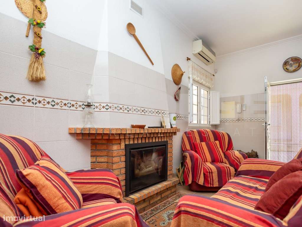 Moradia T4 com 280 m2, inserida em terreno com 2500 m2 em Palmela-27