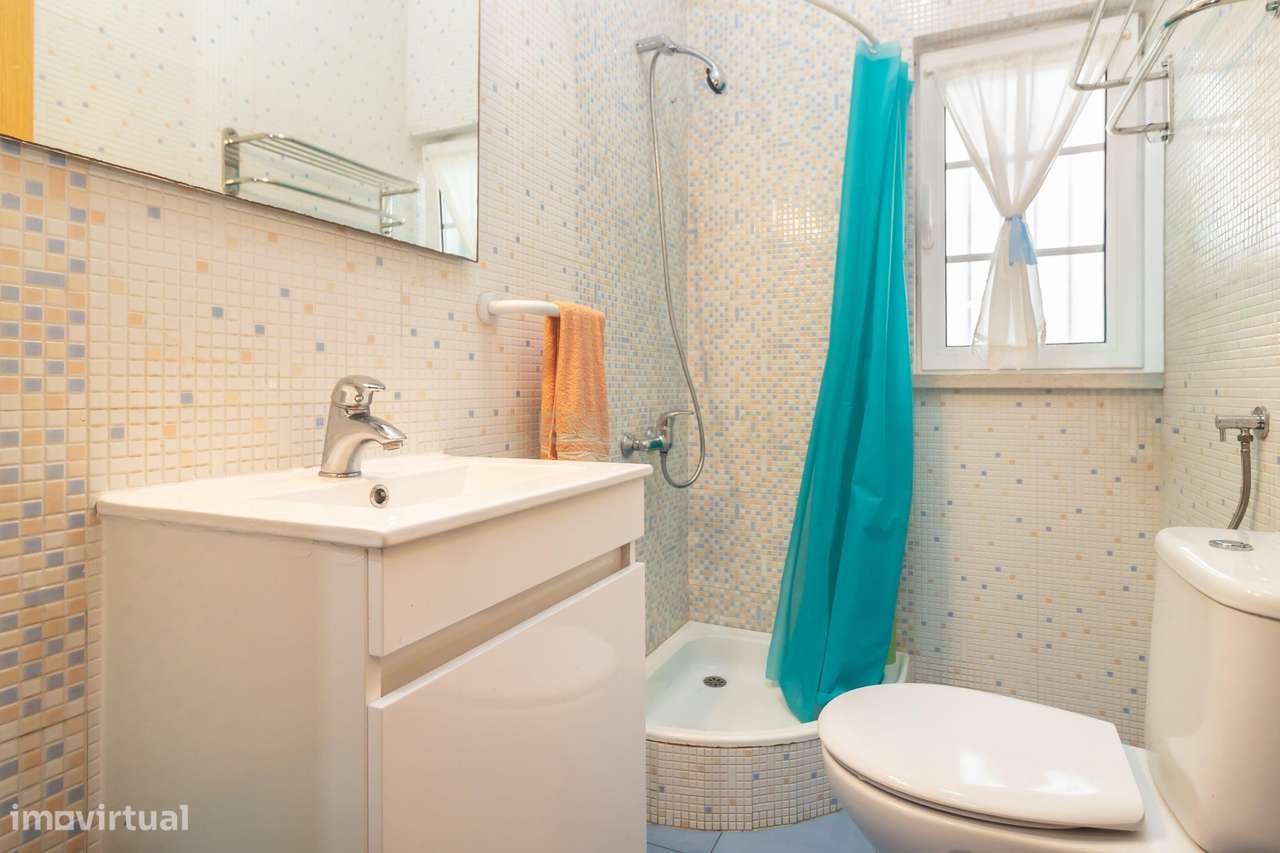 Moradia T4 Independente com garagem e jardim em Setúbal-17