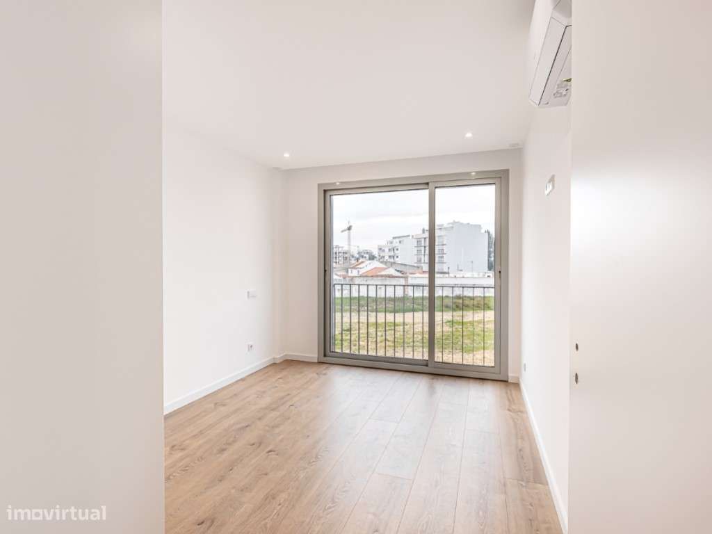 Apartamento T3+1 | Garagem em 'BOX' p/ 2 Viaturas | 2 Terraços-15