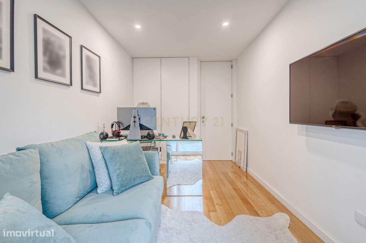 T3 Renovado com Terraço a 200m da Praia de Lavadores-15