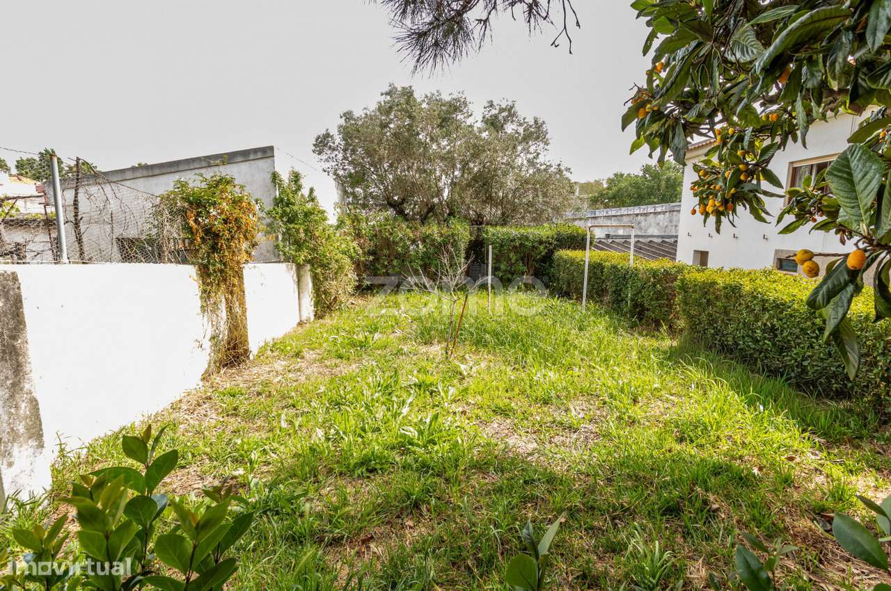 Moradia T4 em verdadeiro oásis urbano-8