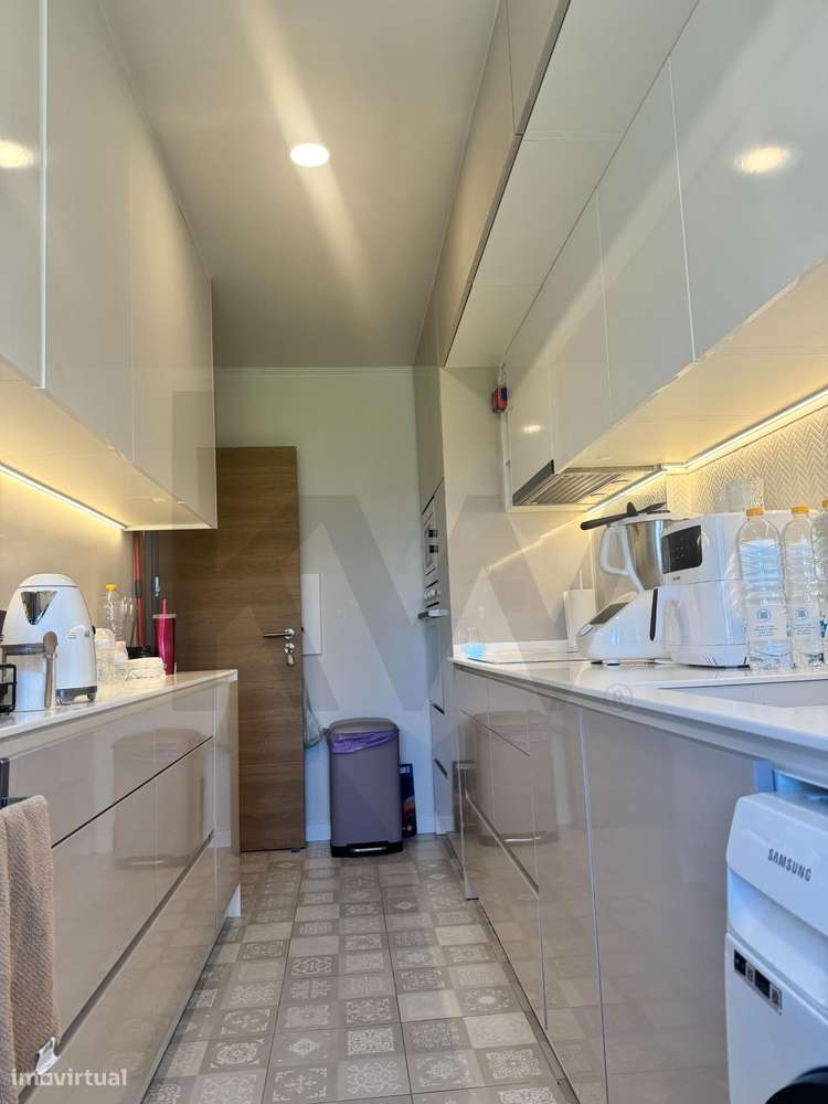 Linda a Velha - 1º Andar Remodelado, Mobilado e com Financiamento Gara-17