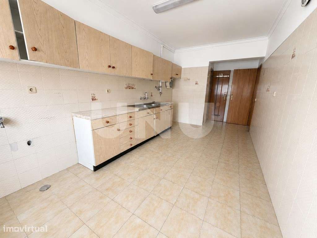 Apartamento T3 com Arrecadação e 2 WC- Torre da Marinha-9