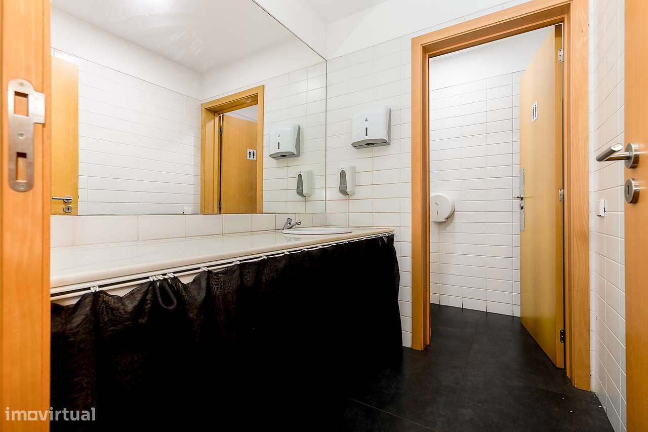 Trespasse de Espaço Comercial c/ 98 m² todo quipado | Nova Eborae, Bac-14