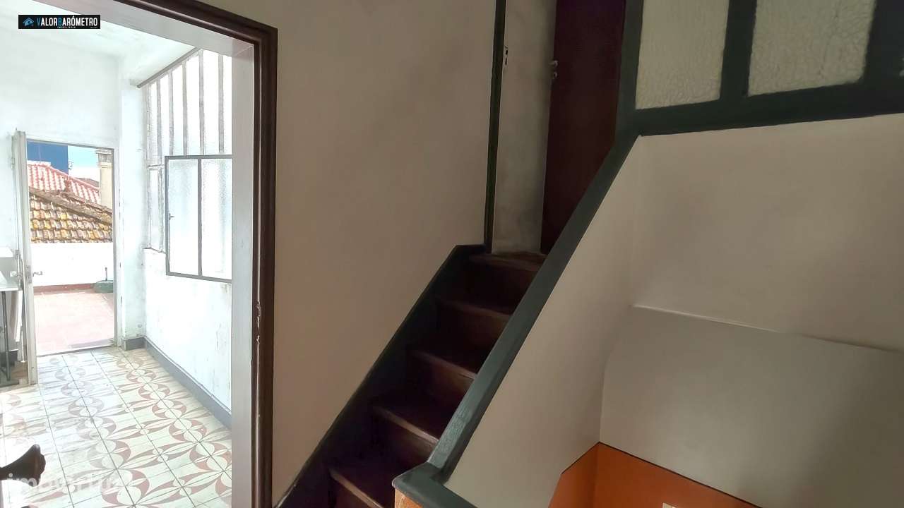 Prédio T5 com logradouro e arrumos-16