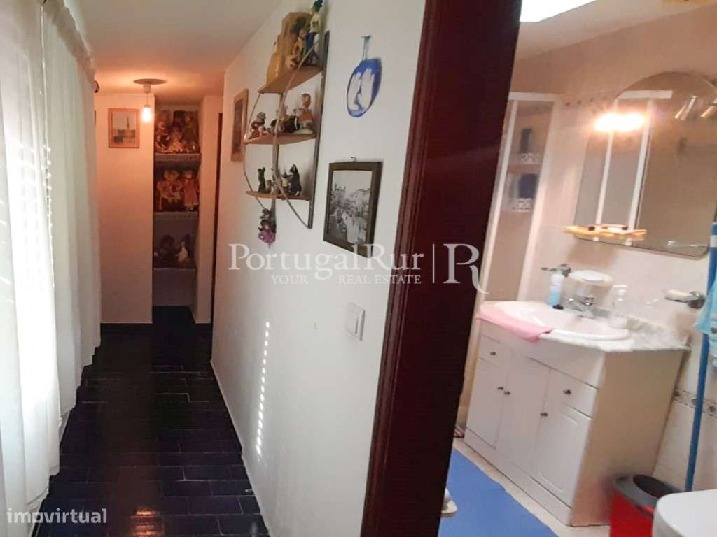 Moradia T4 com terraço em zona residencial de Évora-4