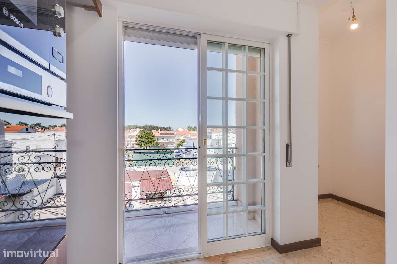 APARTAMENTO T2 | REMODELADO | VARANDAS | ELEVADOR | LAREIRA - Grande imagem: 5/26