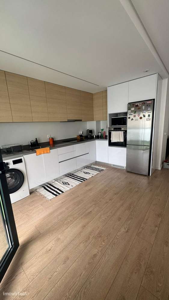 Apartamento T2 moderno com garagem e varanda - Grande imagem: 5/19
