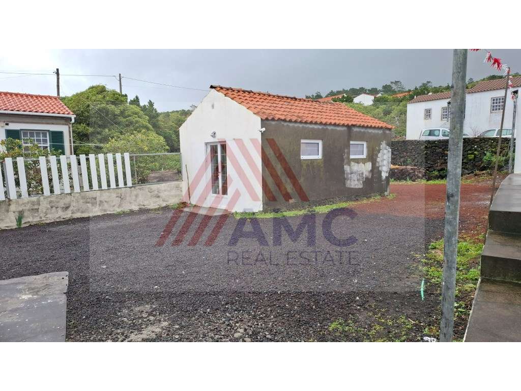 VENDE-SE EXCELENTE MORADIA NA CANDELÁRIA, MADALENA DO PICO-13