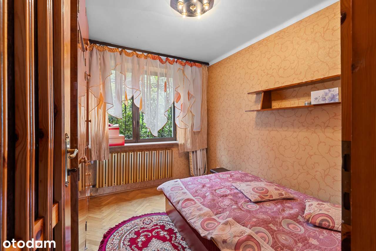 3-poziomowy dom z tarasem, 2 garażami i dużym ogrodem do aranżacji-10