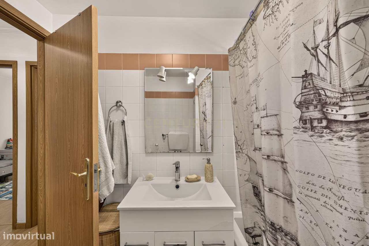 Apartamento T3 com parqueamento privativo (Monte da Caparica)-16