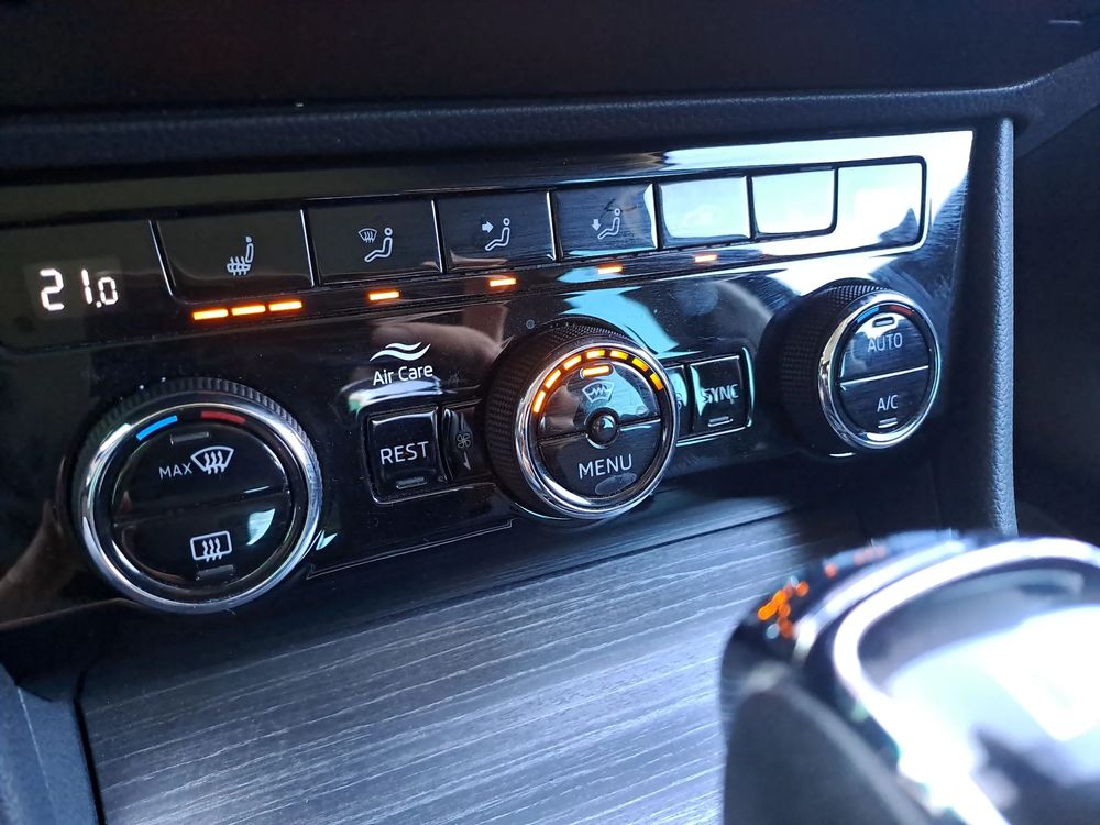 SKODA SUPERB Błękit Lava 4x4 DSG 2,0TDI 190KM Salon PL ASO