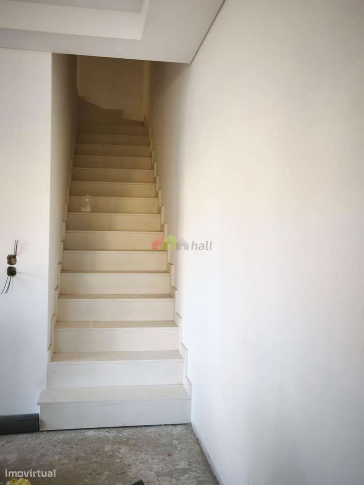 Moradia Geminada T4 - TRIPLEX - Fernão Ferro - Grande imagem: 4/33