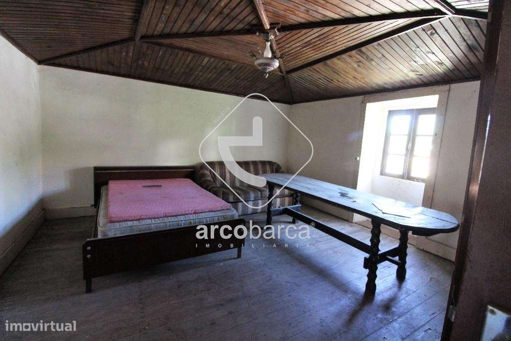 Moradia em pedra para remodelar, com terreno,  à entrada da Vila de Pa-9