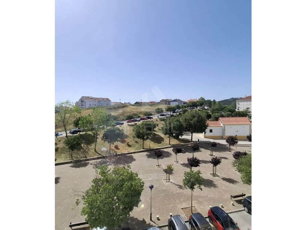 Apartamento T3 Usado em Casal de Cambra-11