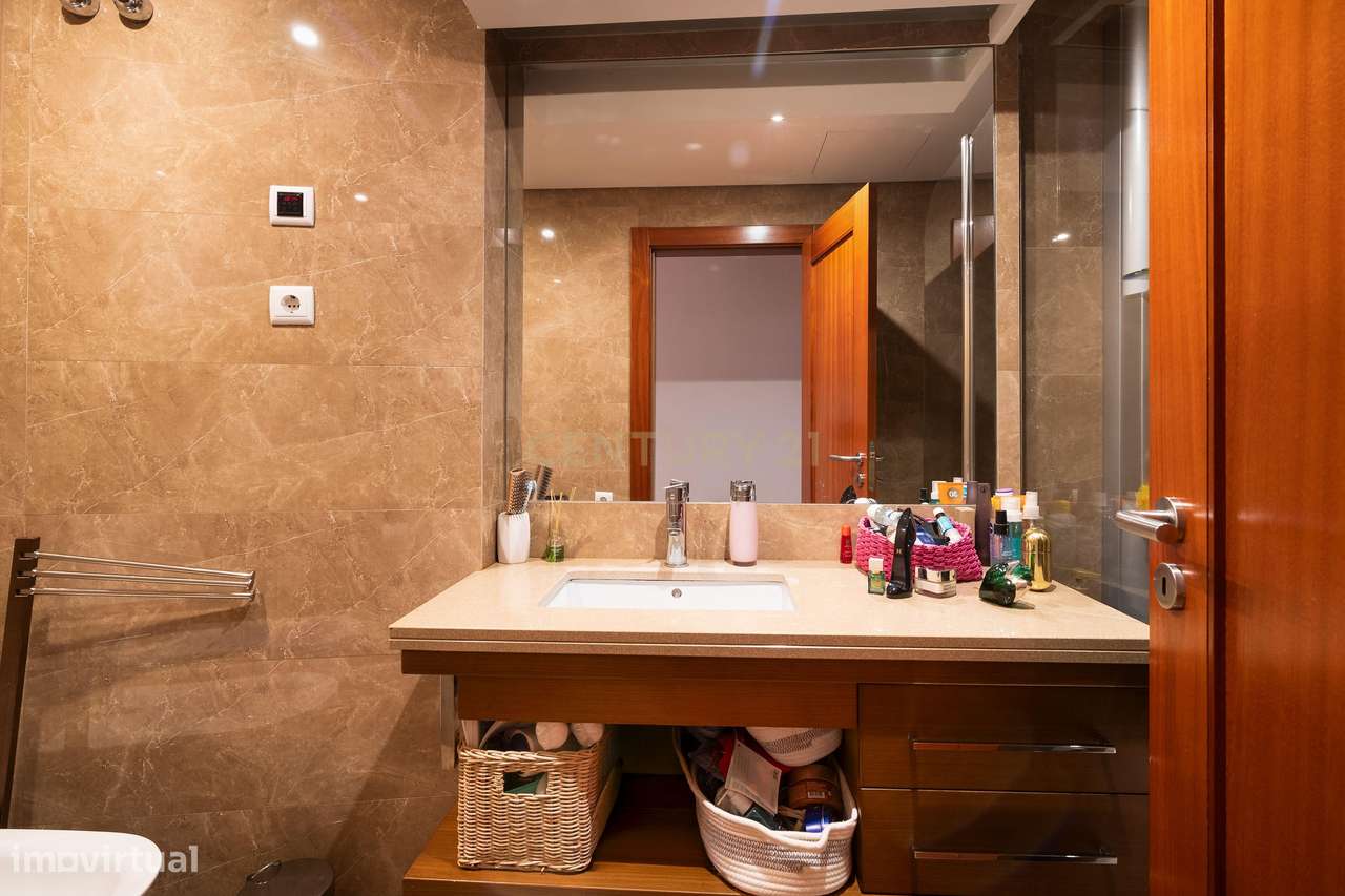Apartamento T1 nas Colinas do Cruzeiro com Arrecadação e Parqueamento-21