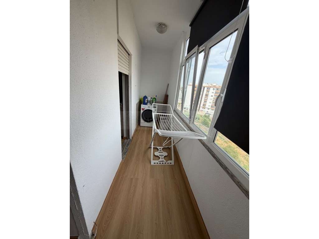 Vende-se T1 perto da praia e CP, em Paço d'Arcos-4