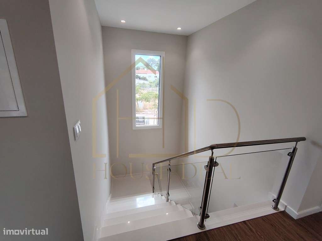 Magnífica Moradia T4 com Garagem e Piscina. Vendas de Azeitão-48