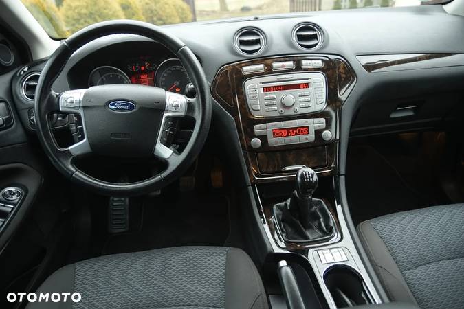 Ford Mondeo - 26