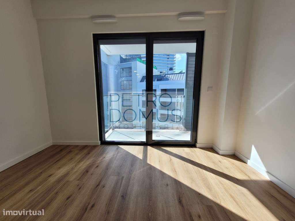 APARTAMENTO T1 NOVO PARA ARRENDAMENTO SETE RIOS, CAMPOLIDE - Grande imagem: 5/13