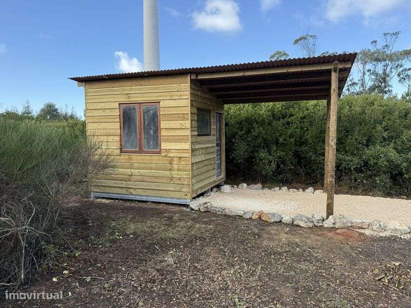 Terreno Rustico de 1800m2 com cabana de madeira perto de  Serra del Re - Grande imagem: 4/8