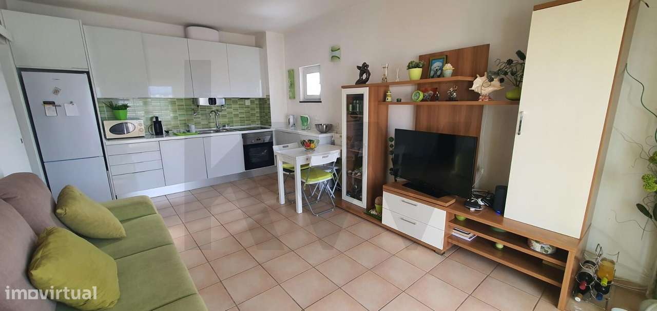 Viva a dois passos do mar - T1 na 2ª linha da Praia, com vista panorâm-6