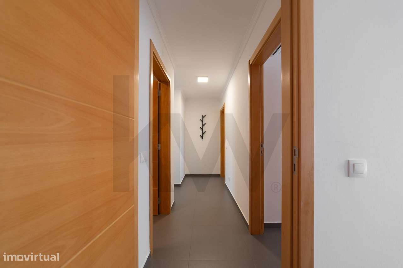 Apartamento T3 único com 3 lugares de estacionamento - VRSA-21