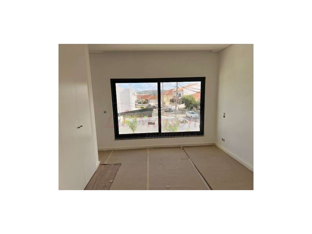 Condomínio privado de luxo V4 Duplex no Fanqueiro-25