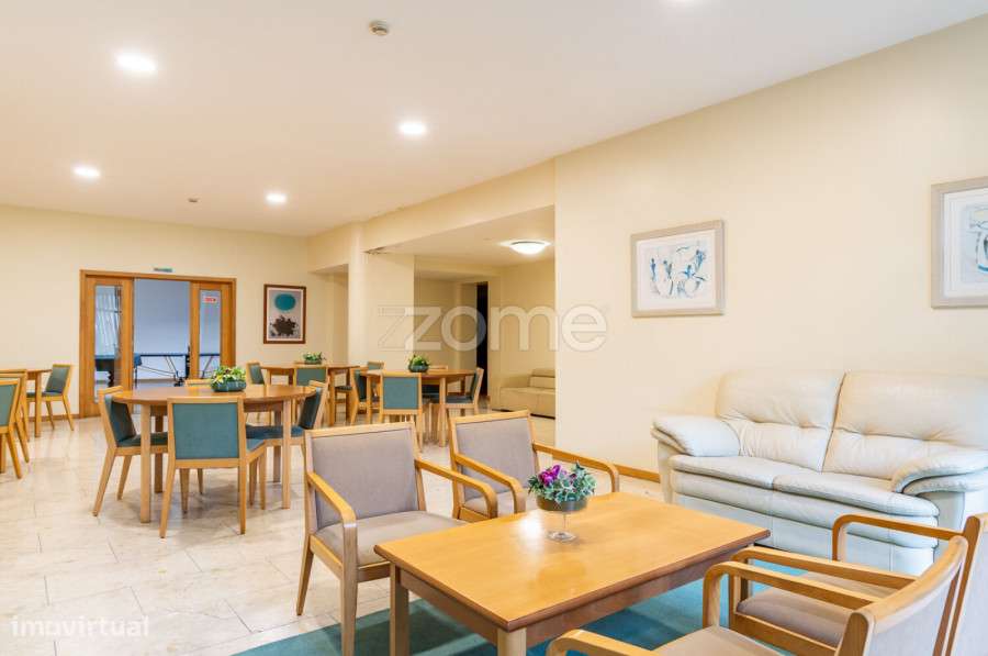 Apartamento T2+1 com Piscinas, Ginásio, Sala de Jogos e 2 Garagens-33