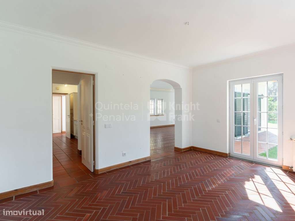 Moradia T6 com jardim e piscina para arrendamento em Cascais - Grande imagem: 5/31