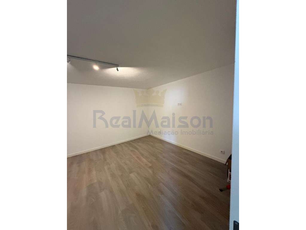 Excelente Moradia de Luxo c/ 7 quartos, Piscina e Jardim-31