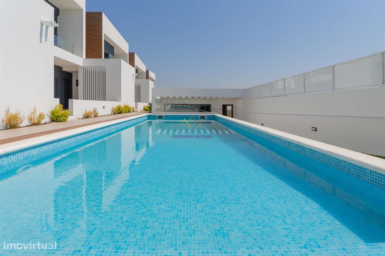 Moradia T4 Nova inserida em Condomínio fechado com piscina e ginásio - - Grande imagem: 4/60