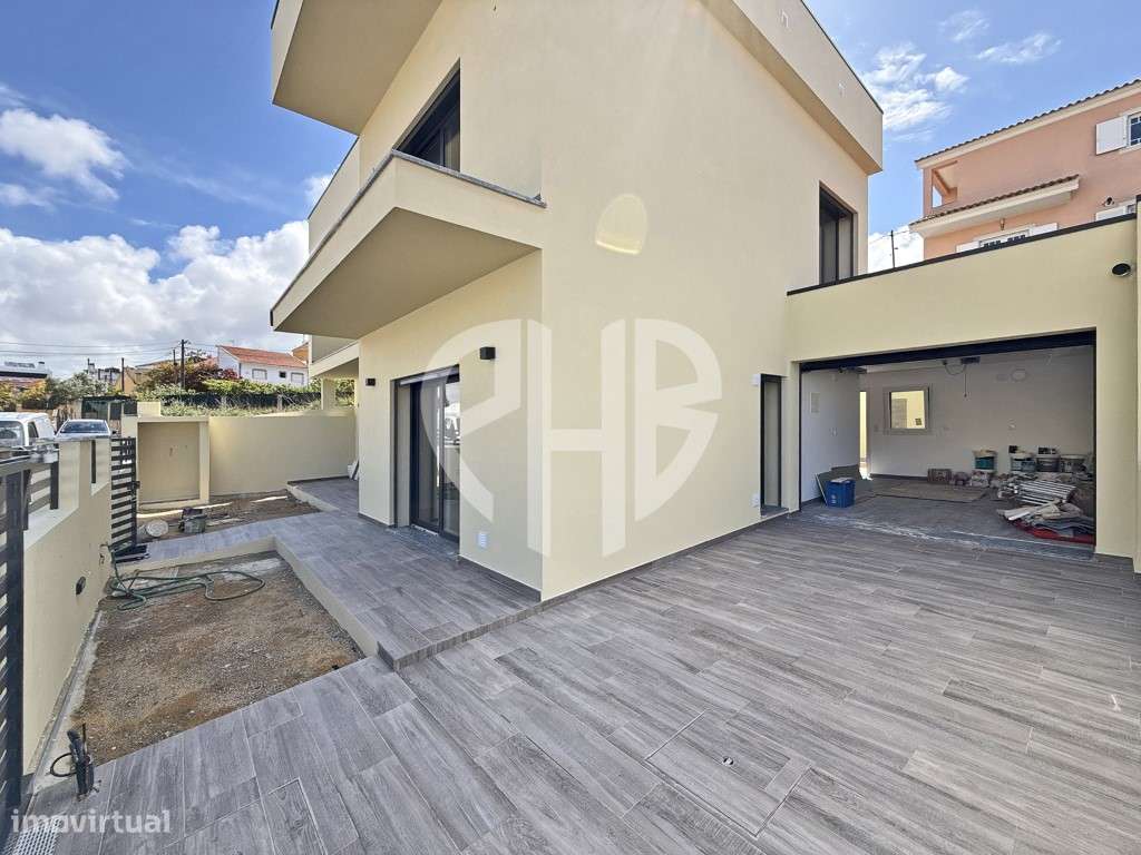 Moradia de Luxo T4 C/ Piscina e Box // Em Construção-47